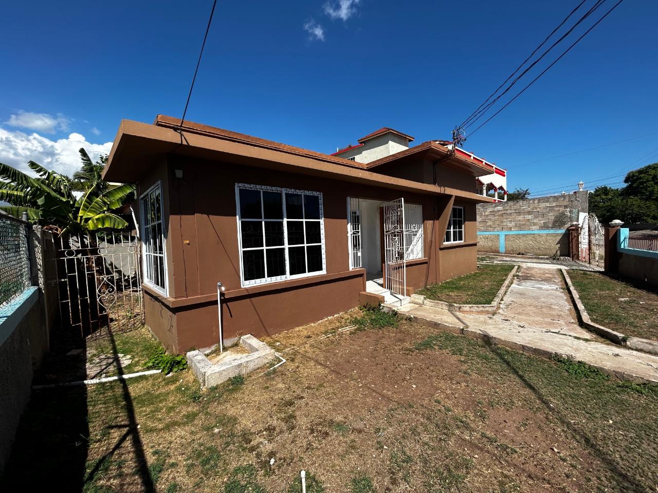 Offices / Commercial Bldg For Rent MARLIE ACRES DRIVE, Old Harbour