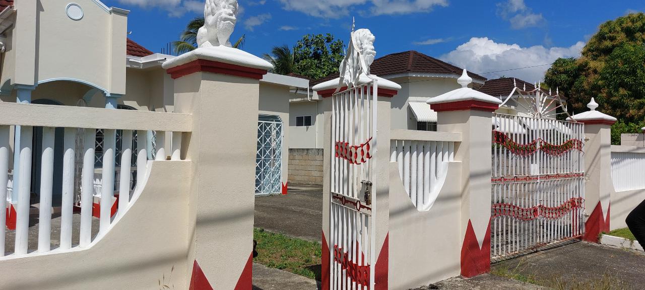 House For Sale MARINE DRIVE, Lysons 40,000,000 Keez