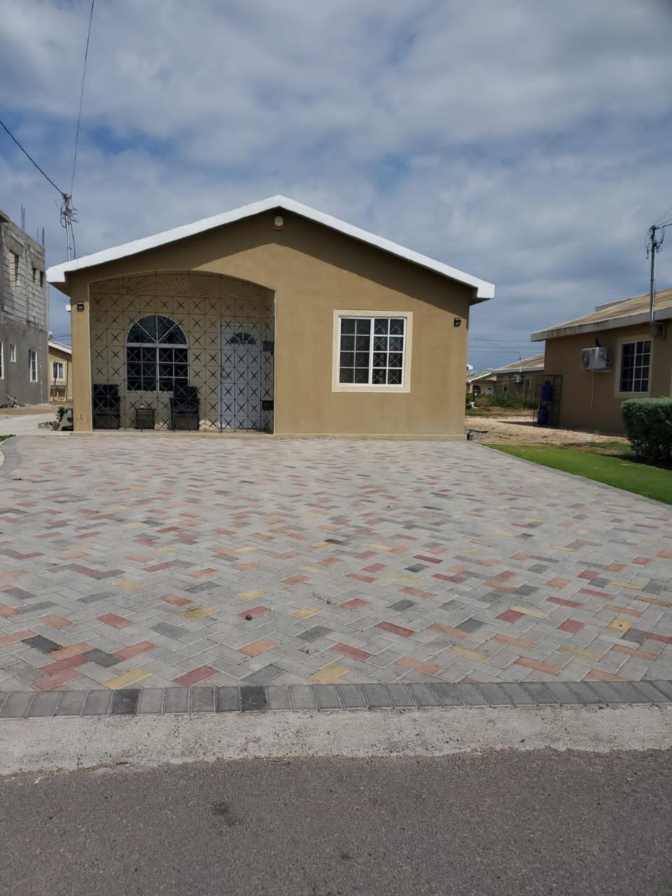 House For Rent PHOENIX PARK VILLAGE, ST., Greater Portmore 150,000 Keez