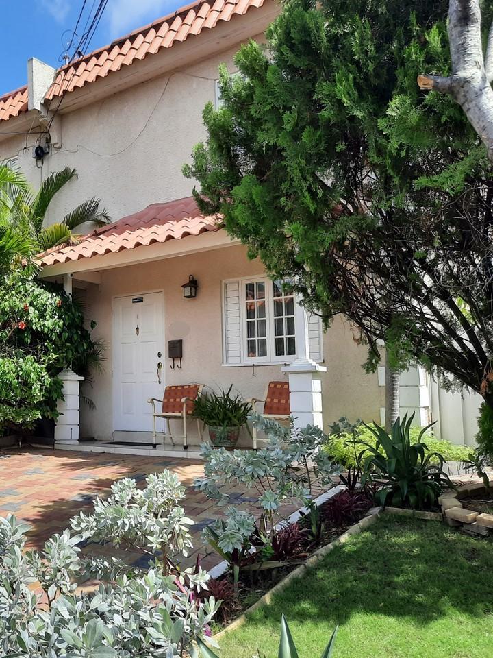 Townhouse For Rent CHAMBERS DRIVE (COLLEGE G, Kingston 6 1,000 Keez