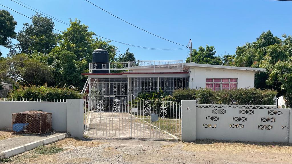 House For Sale LORRAINE AVENUE, MOLYNES, Kingston 10 25,000,000 Keez
