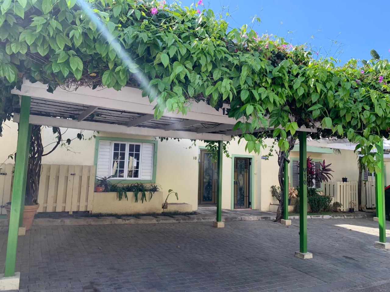 Townhouse For Sale HOPEFIELD AVENUE, Kingston 6 65,000,000 Keez