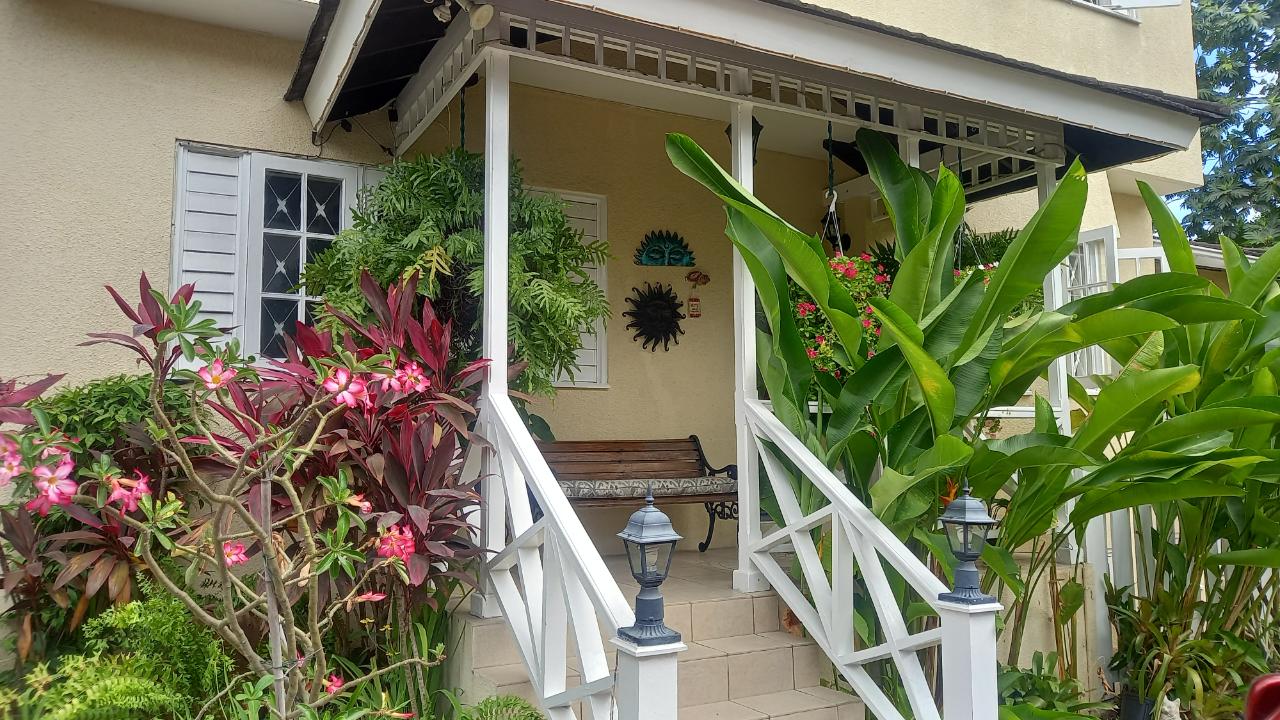 Townhouse For Rent LIGUANEA AVENUE, Kingston 6 2,000 Keez