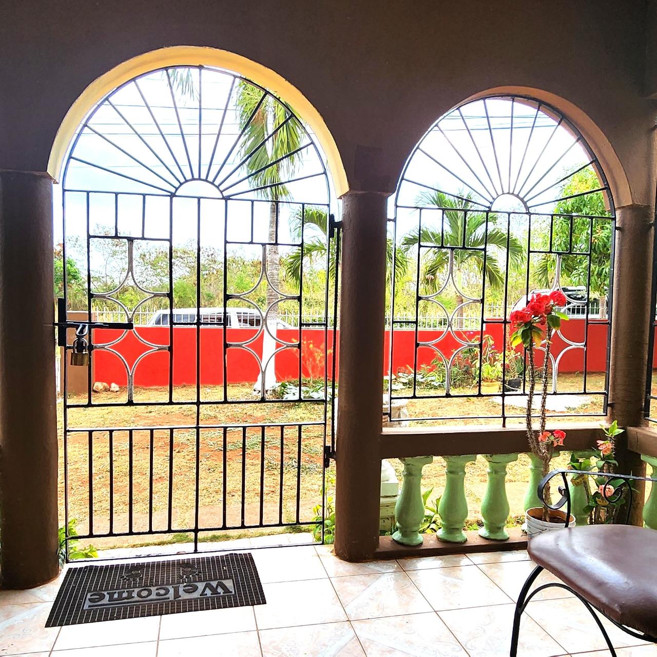 House For Sale MICKLETON LINSTEAD, Linstead 35,000,000 Keez