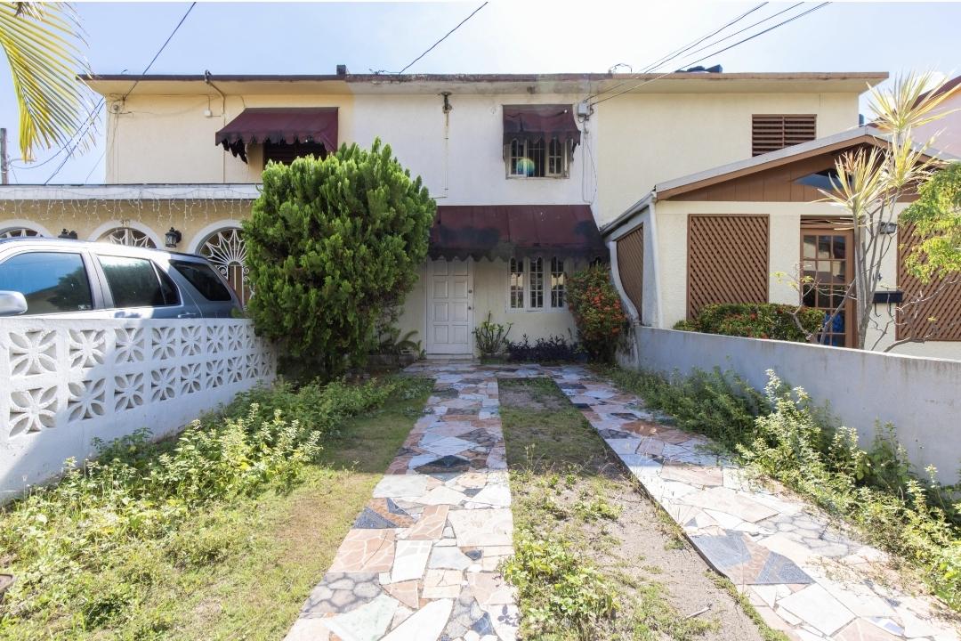Townhouse For Sale EARL CLOSE, Kingston 8 22,000,000 Keez