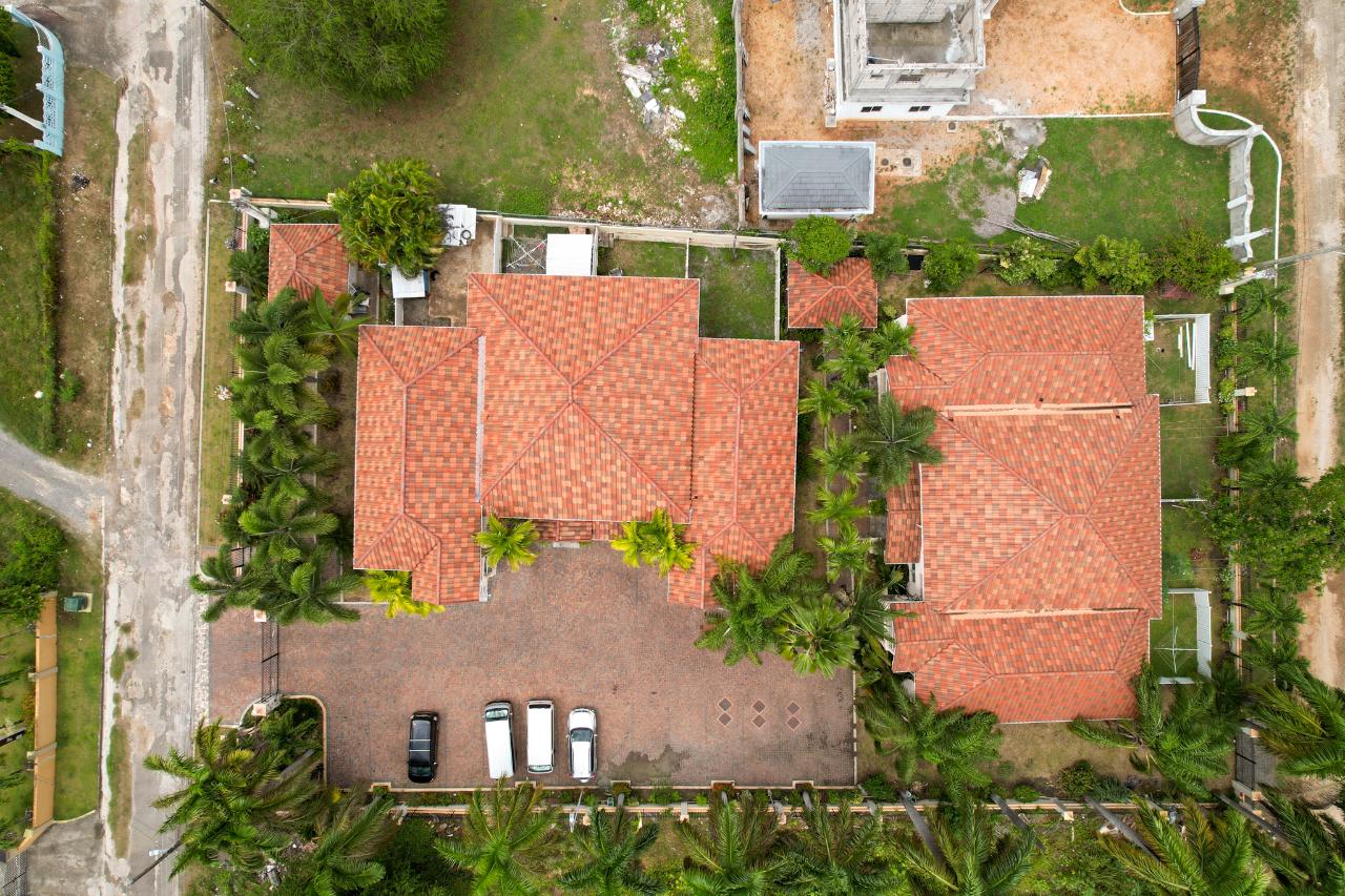 Townhouse For Sale VIP AVE., Runaway Bay 2,200,000 Keez