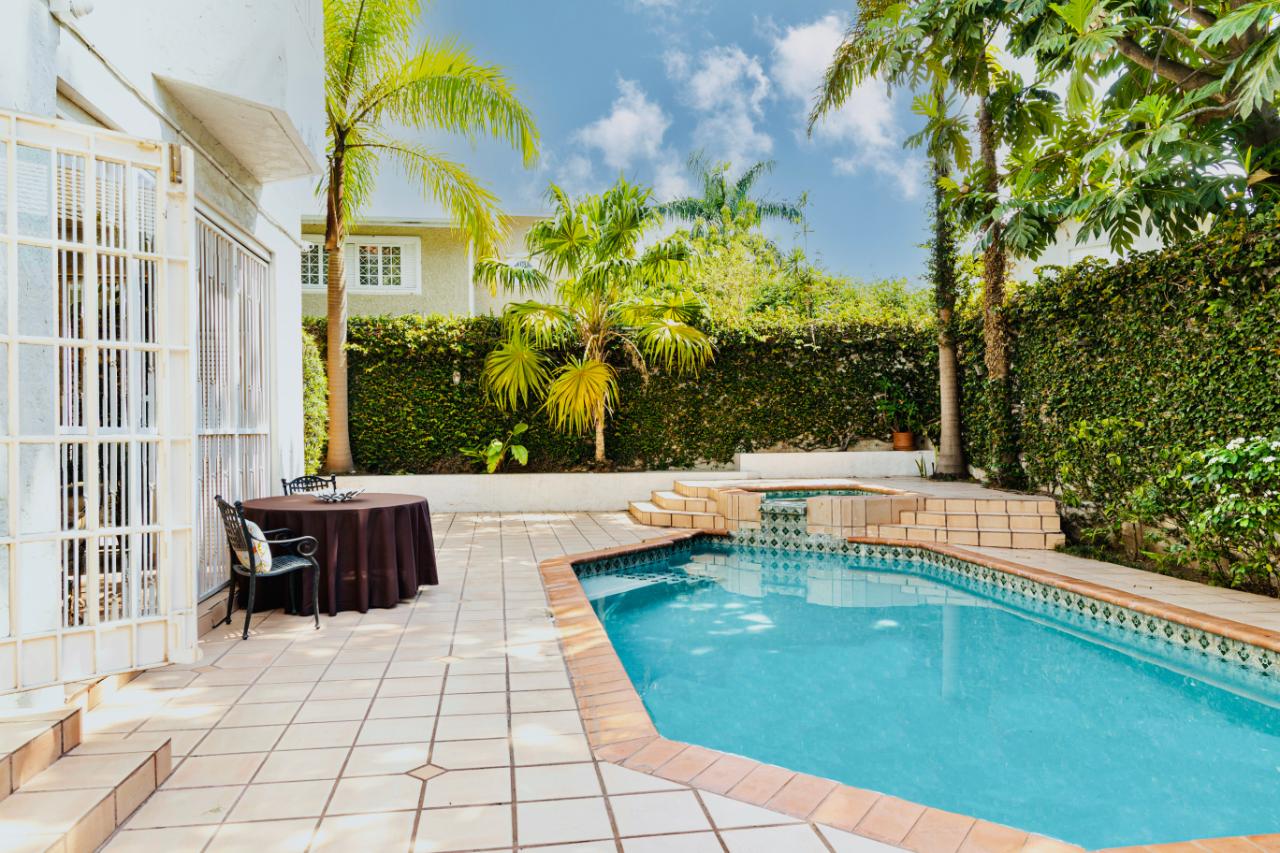 House For Rent STRATHMORE KINGSTON 8, Kingston 8 7,000 Keez