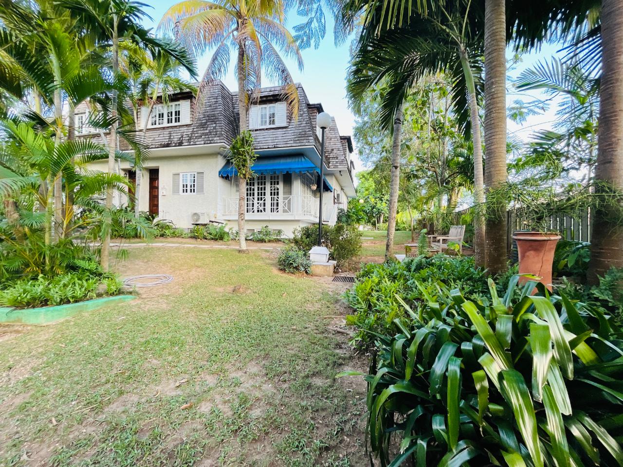 Townhouse For Rent MILLSBOROUGH AVENUE, Kingston 6 3,500 Keez