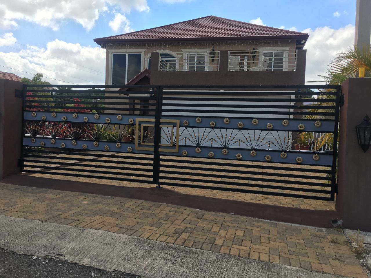 Townhouse For Rent MOORELAND ESTATE, MANDEVI, Mandeville 3,000