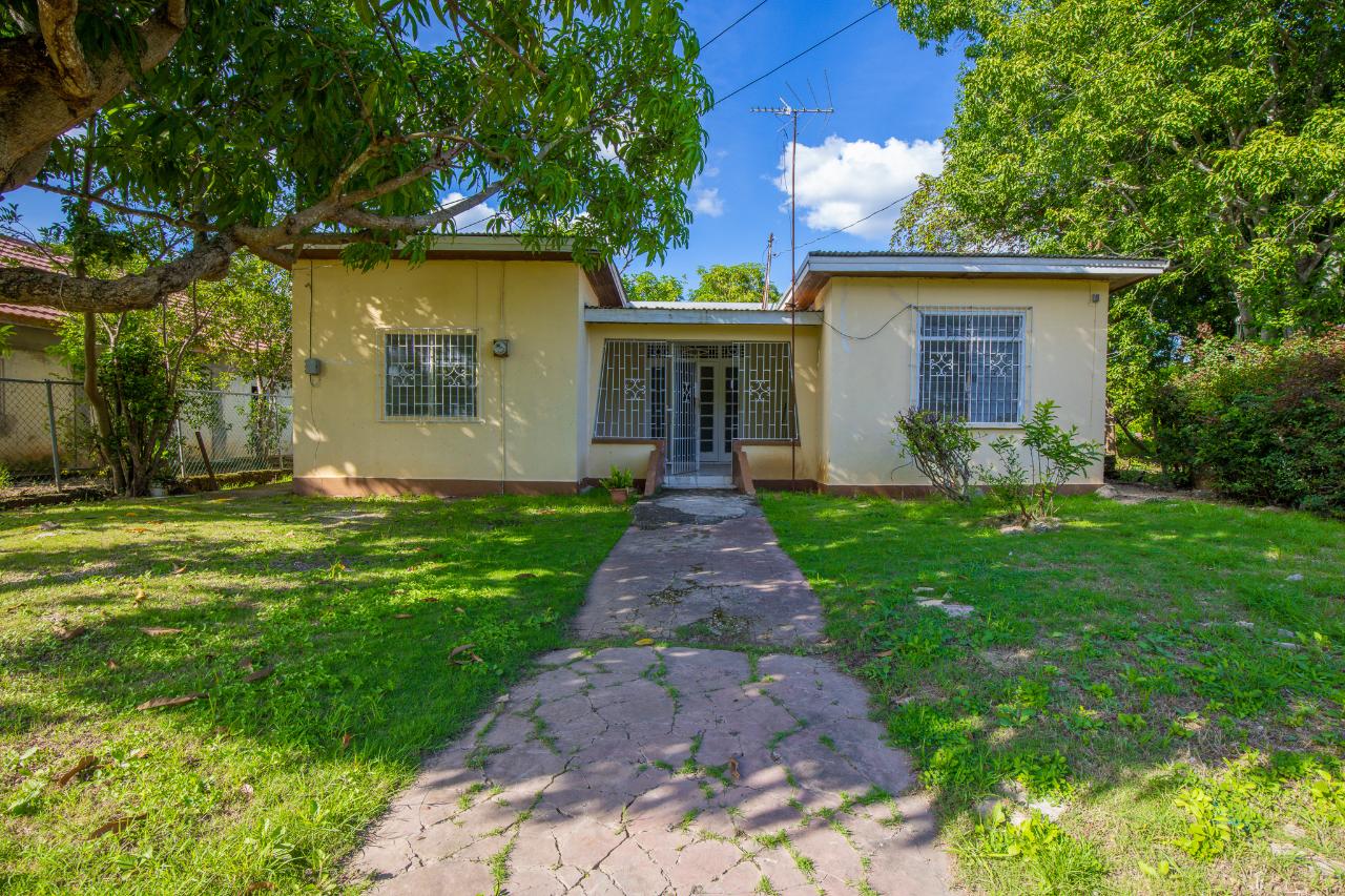 House For Sale NORTH STREET, DENBIGH,, May Pen 8,900,000 Keez