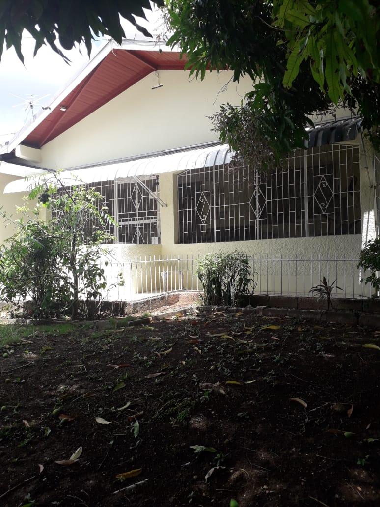 House For Sale ROOSEVELT CRESCENT, May Pen 30,000,000 Keez