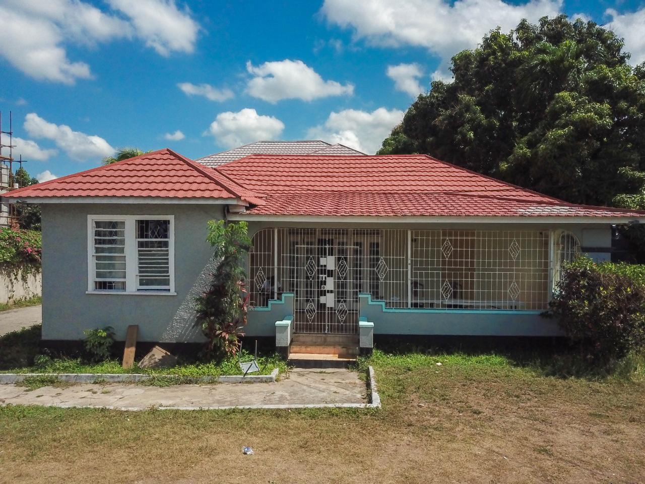 House For Rent ST. MICHAELapos;S TERRACE, Kingston 6 2,000 Keez
