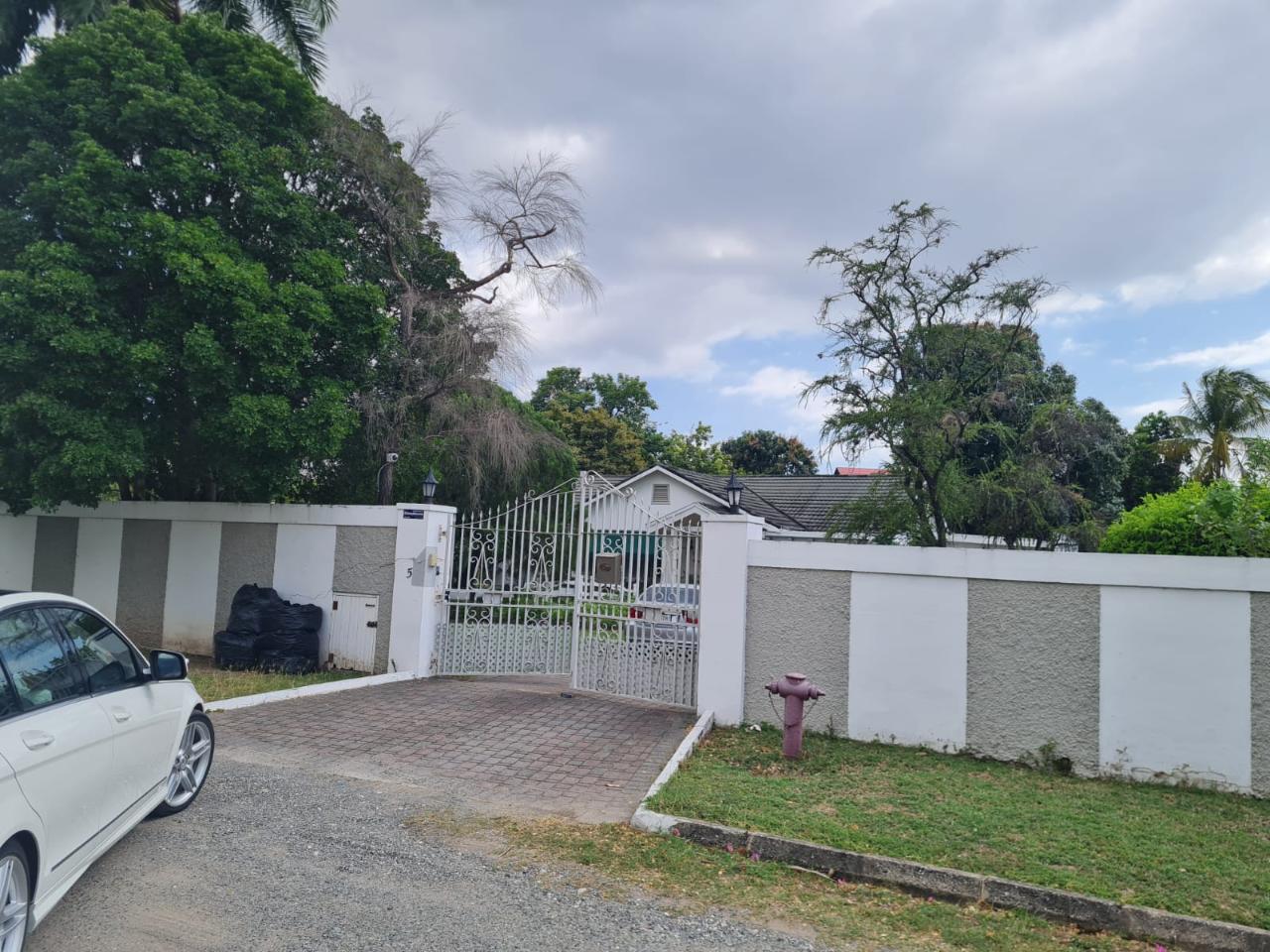 House For Sale SOMERTON AVENUE, Kingston 6 800,000 Keez