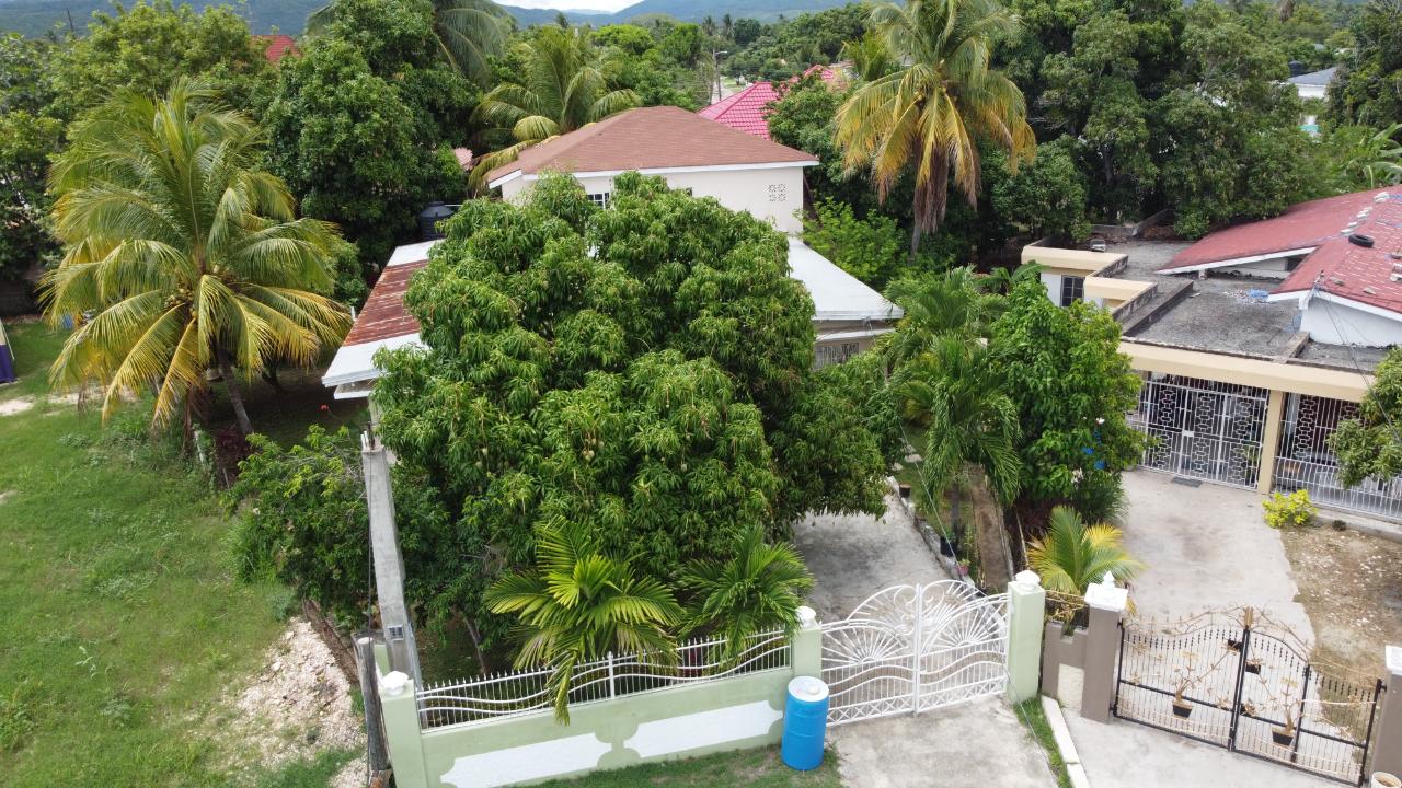 House For Sale LAKEMOOR GARDENS, Spanish Town 32,000,000 Keez