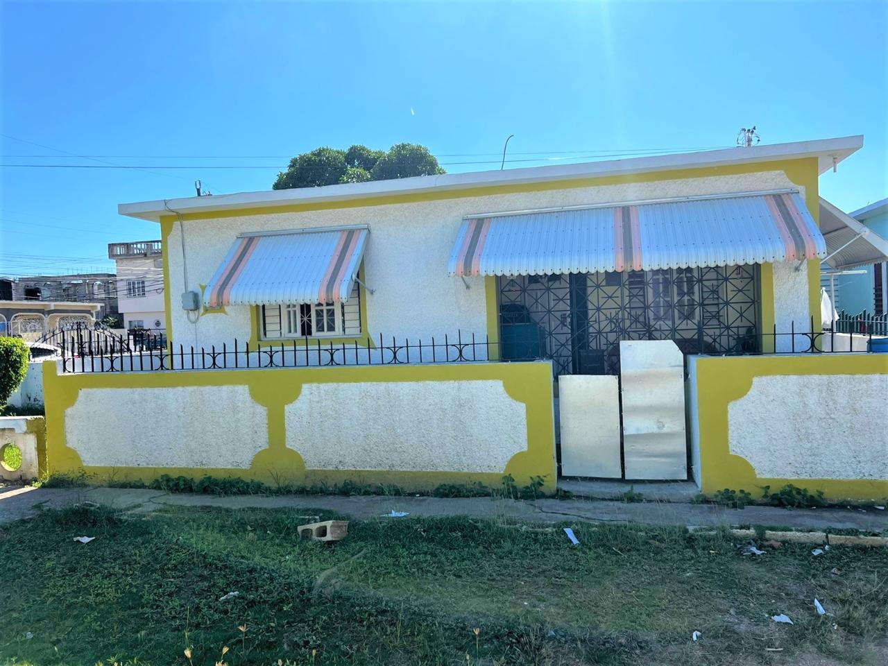 House For Sale 5 EAST, QUEENS PARK, Greater Portmore 15,000,000 Keez