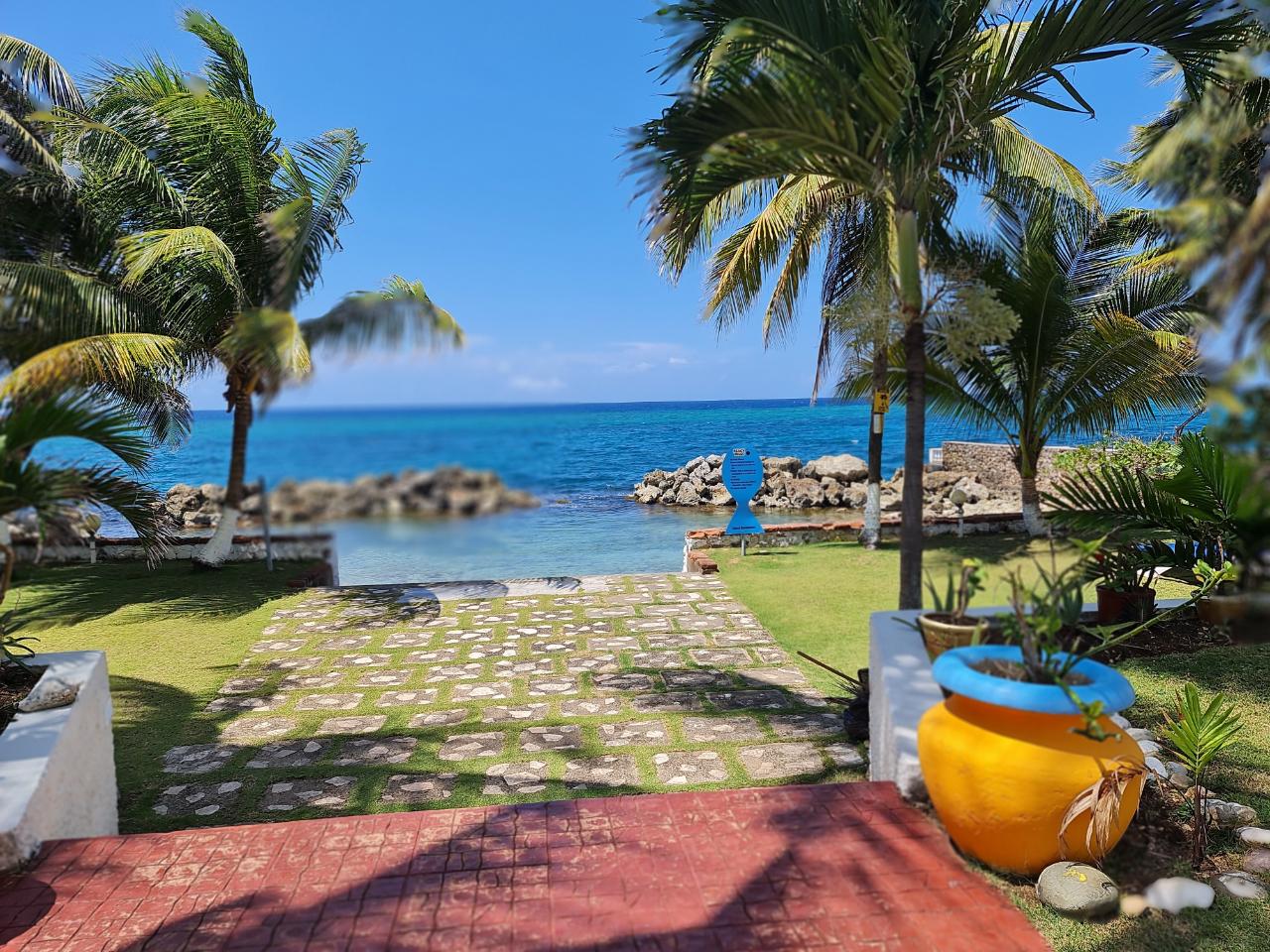 Apartment For Sale CHRISANNS BEACH RESORT, Tower Isle 160,000 Keez