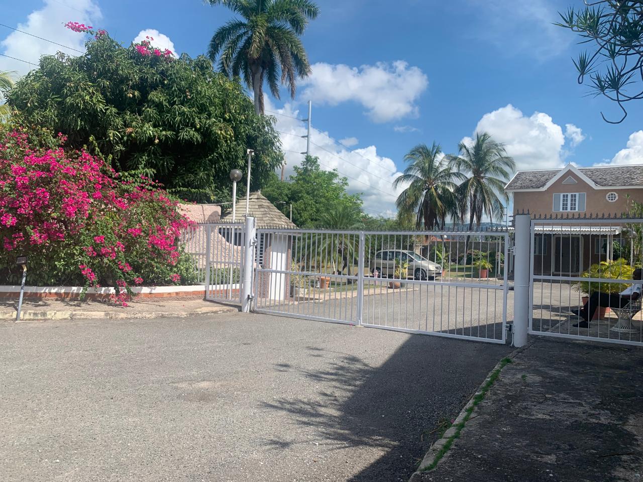 Townhouse For Sale CANTERBURY ROAD, Kingston 10 50,000,000 Keez