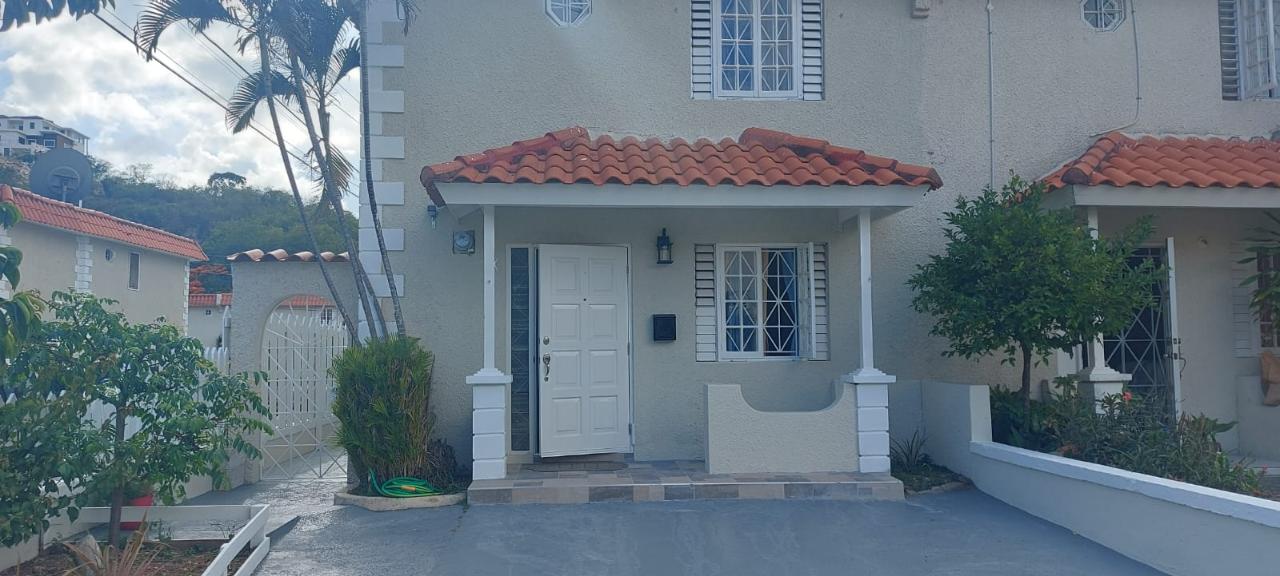 Townhouse For Sale WELLINGTON PLACE, Kingston 6 64,750,000 Keez