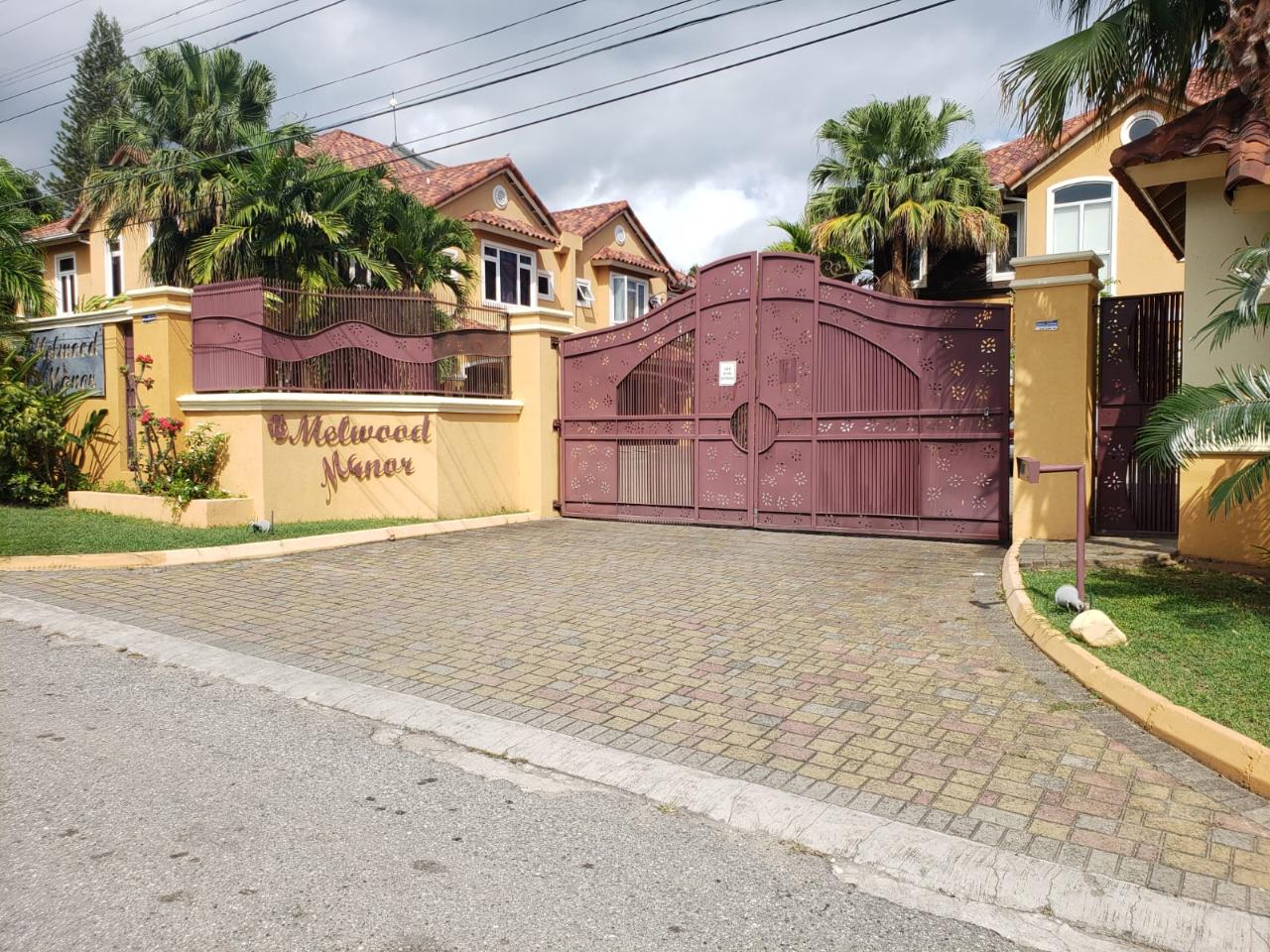 Townhouse For Sale 16 MELWOOD MANOR KGN 8, Kingston 8 600,000 Keez