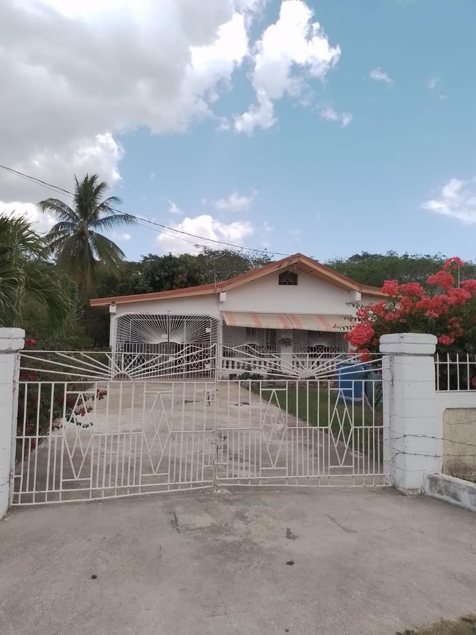 House For Sale HARTLANDS DISTRICT, Spanish Town 20,000,000 Keez