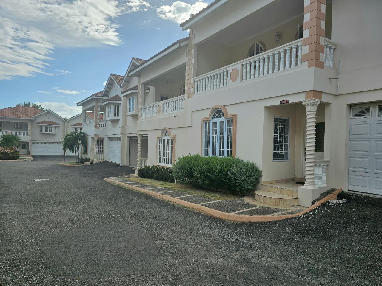 Townhouse For Sale KINGSWAY, Kingston 10 70,000,000 Keez