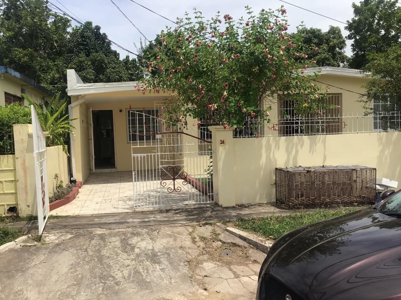 House For Rent MARATHON DRIVE, Kingston 10 130,000 Keez