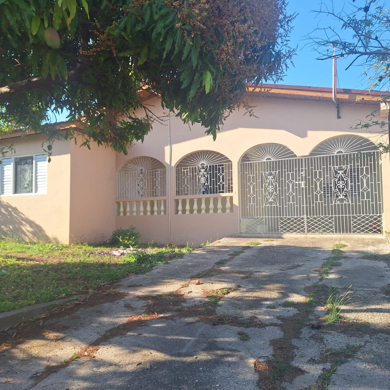 House For Sale MONTCLAIR HEIGHTS, May Pen 15,000,000 Keez