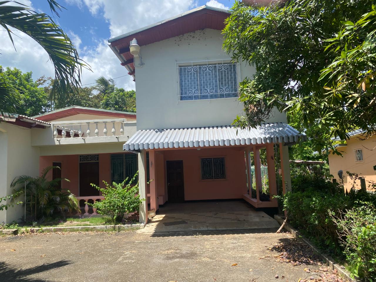 House For Sale: LINCOLN AVENUE, May Pen | $25,000,000 | Keez