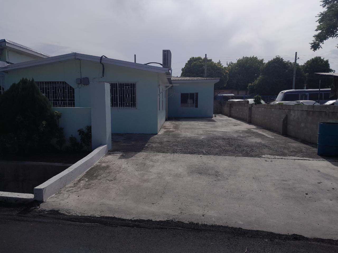 House For Rent HILLS DOWN AVENUE, 1850 70,000 Keez