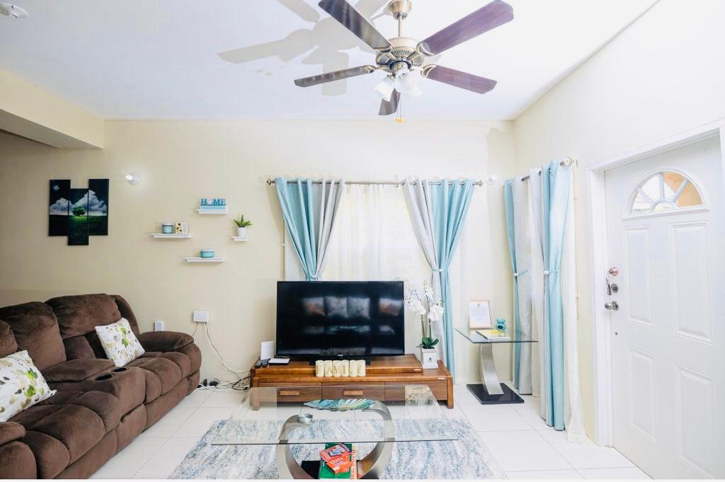 Townhouse For Rent SAVANAH AT THE VISTAS, Runaway Bay 1,250 Keez