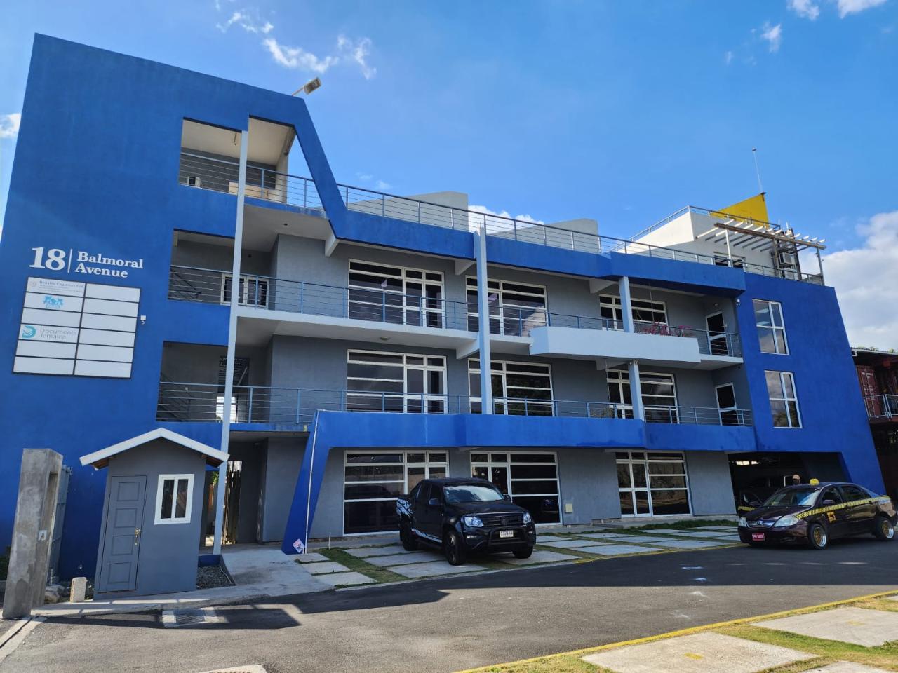 Offices / Commercial Bldg For Rent BALMORAL AVENUE, Kingston 10