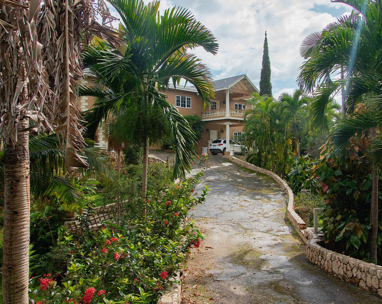 House For Sale WHISPERING WOODS CLOSE, Kingston 9 790,000 Keez