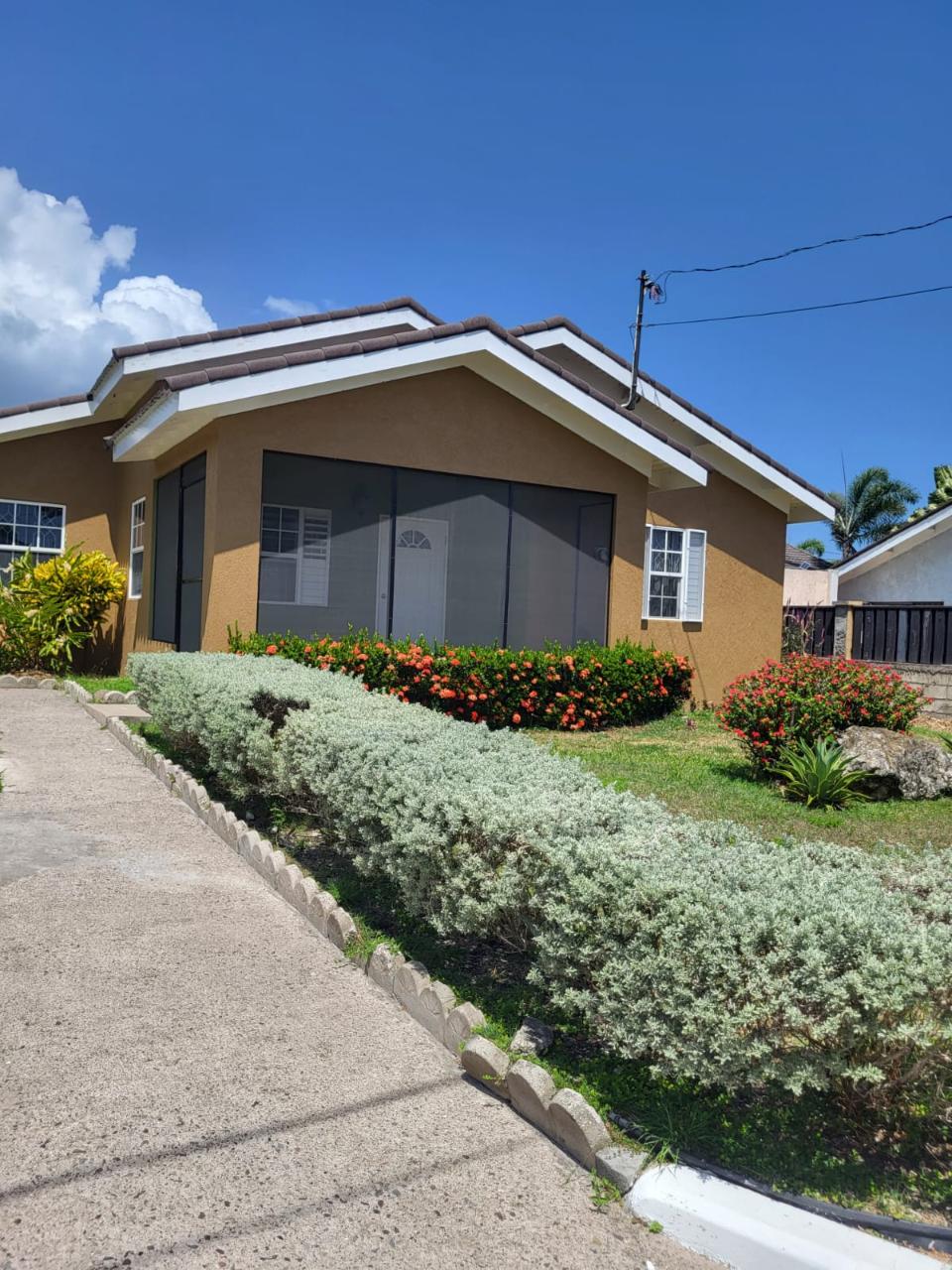 House For Rent DRAX HALL COUNTRY CLUB, St. Annapos;s Bay 1,200 Keez