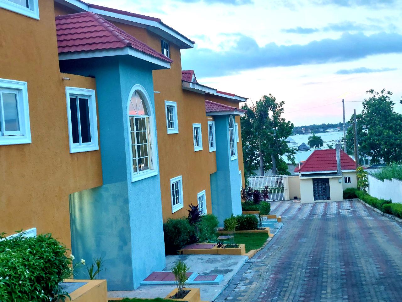 Apartment For Rent READING MANOR, Reading 1,150 Keez