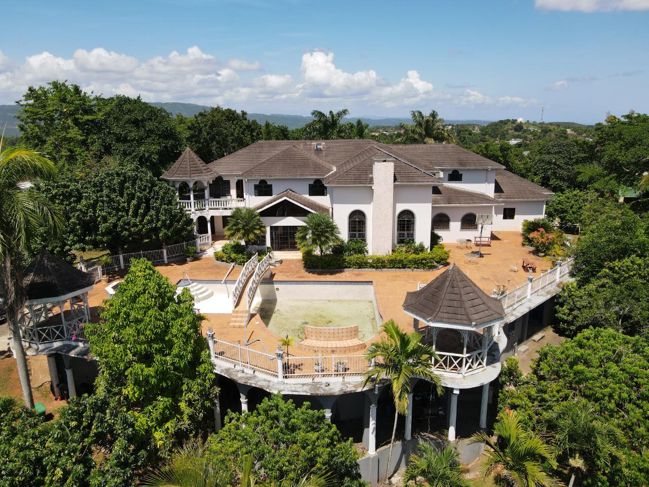 House For Sale WOODLAWN, MANCHESTER, Mandeville 2,400,000 Keez