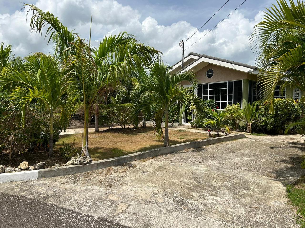 House For Rent: CEDAR CRESCENT, DRAX HALL, 799 | $1,000 | Keez