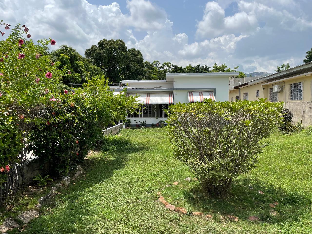 House For Rent SUNRISE CRESCENT, Kingston 19 70,000 Keez