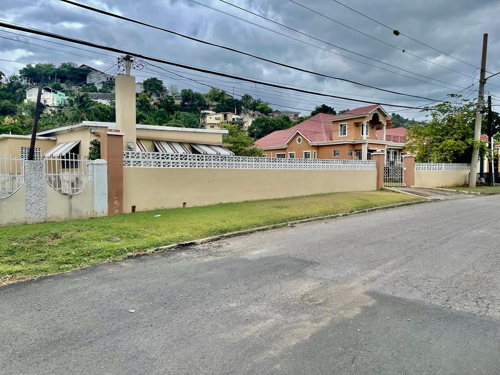 House For Sale BORDER AVENUE, HAVENDALE, Kingston 19 75,000,000 Keez