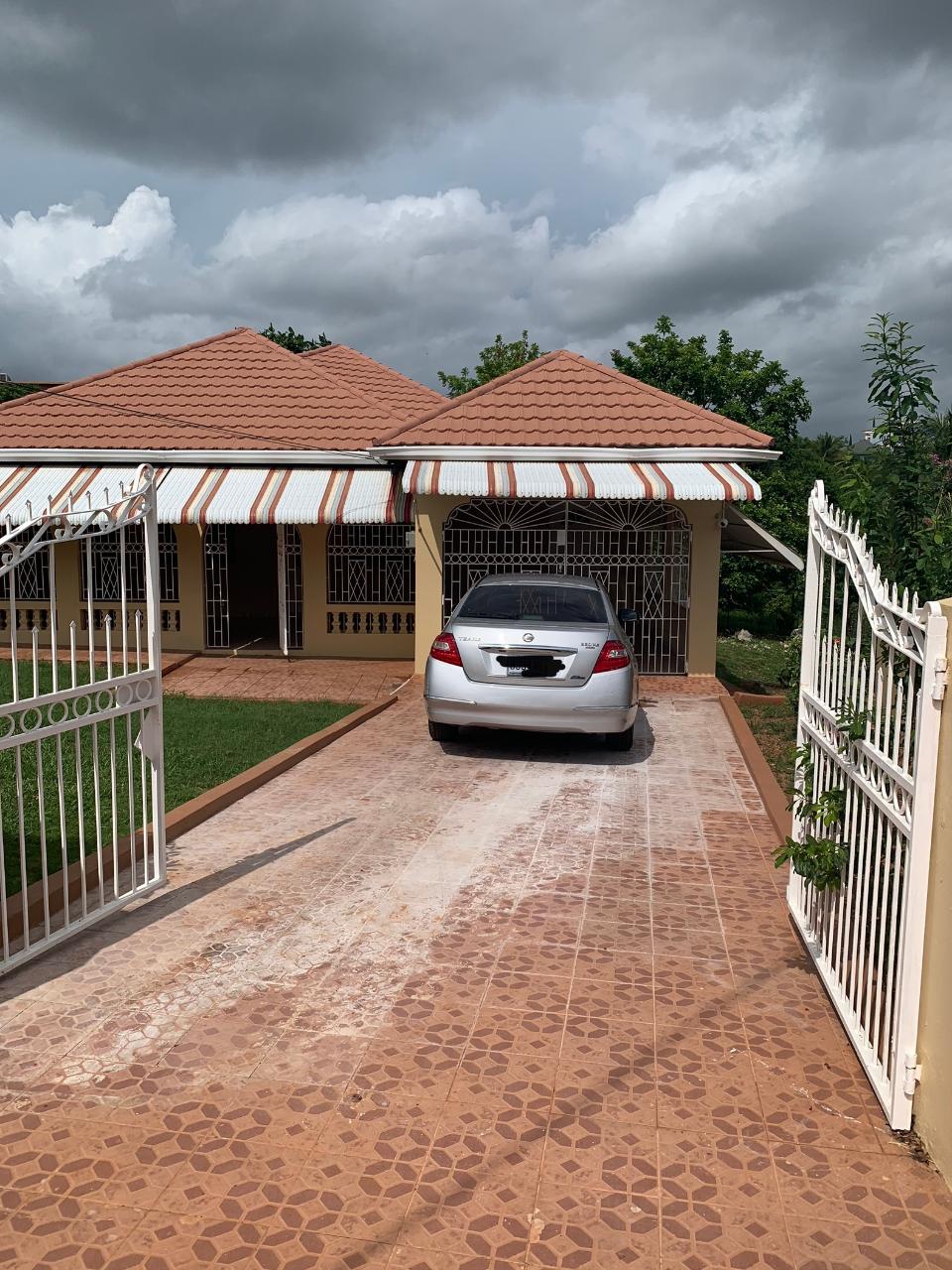 House For Rent ST. THERESA, GREEN ACRES,, 1683 155,000 Keez