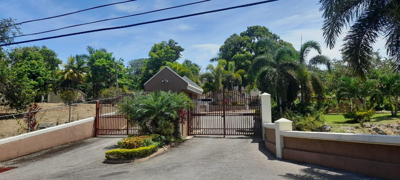 Townhouse For Rent: Pasmore Road, Ocho Rios 