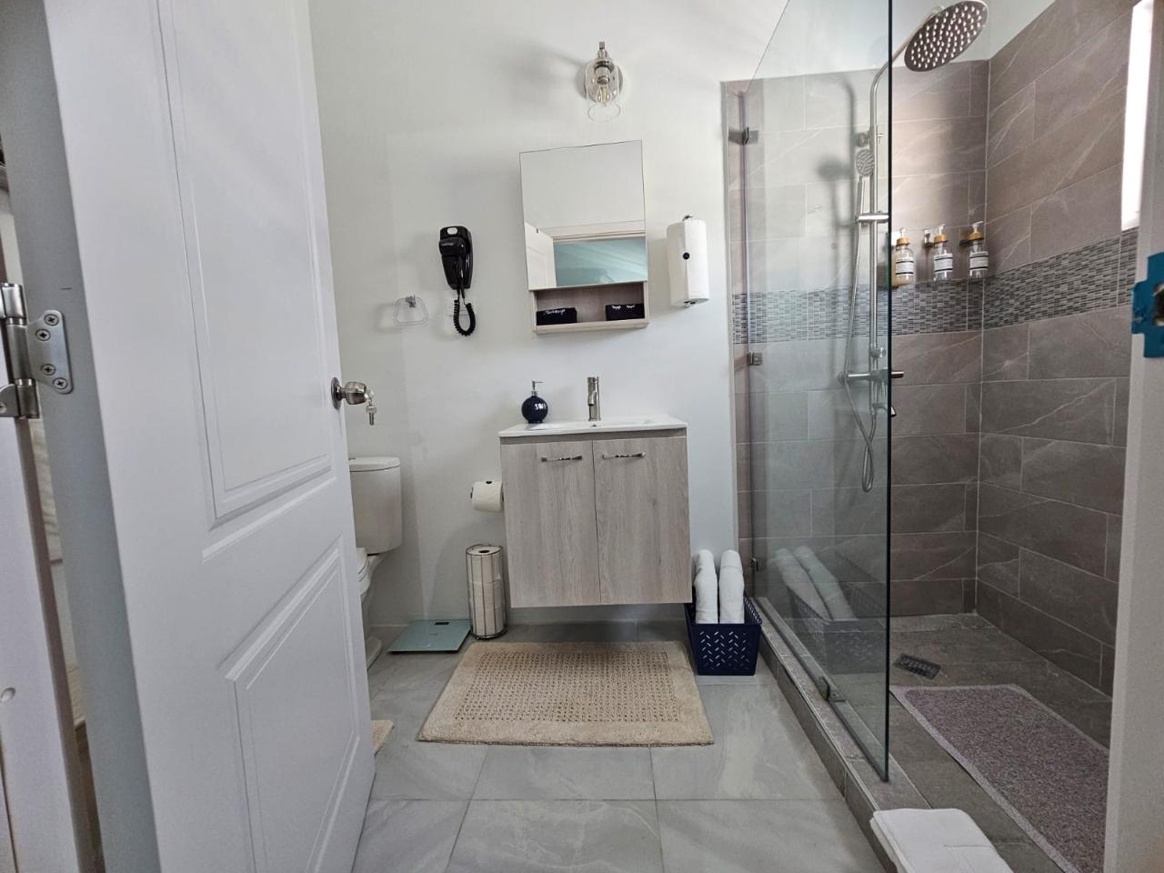 House For Rent CAMELOT VILLAGE, PHASE 4, Discovery Bay 1,500 Keez