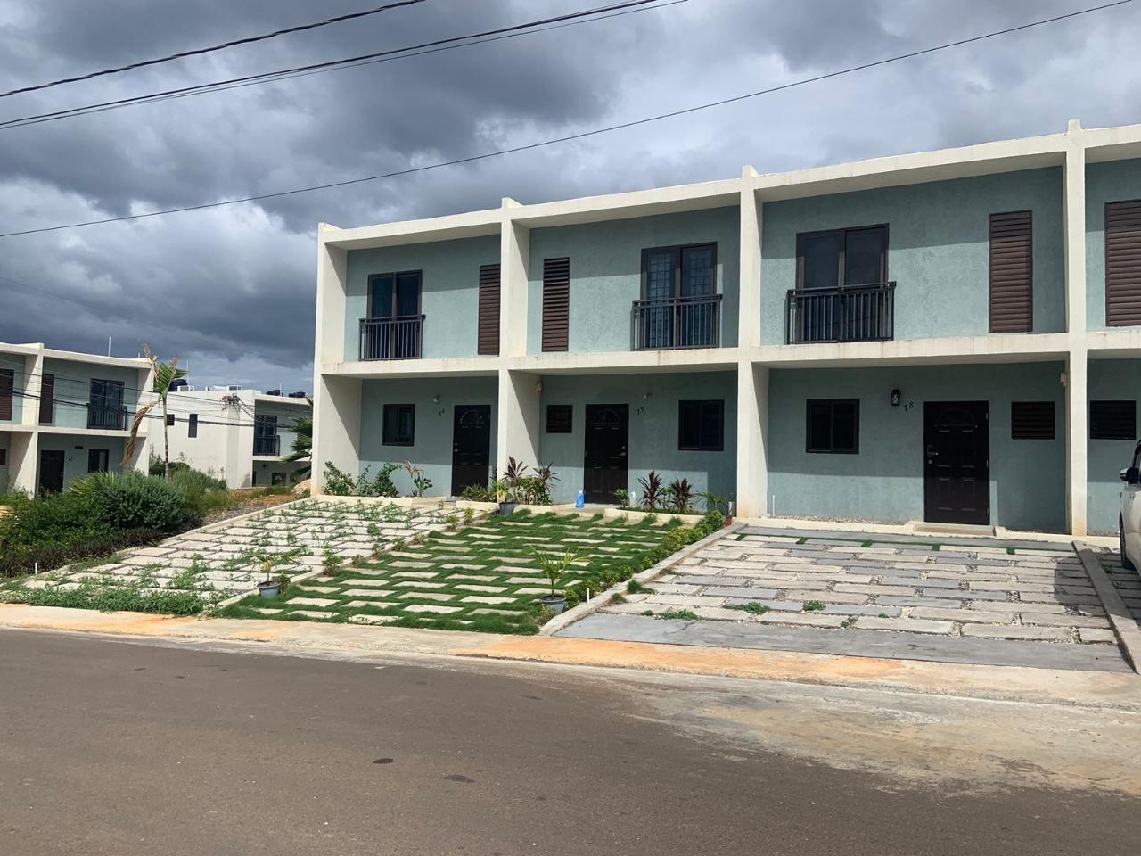 Townhouse For Sale CAMELOT VILLAGE, Discovery Bay 230,000 Keez