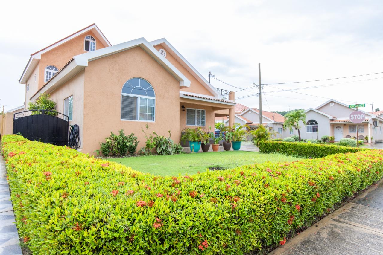 House For Sale CAYMANAS COUNTRY CLUB EST, Caymanas Estates