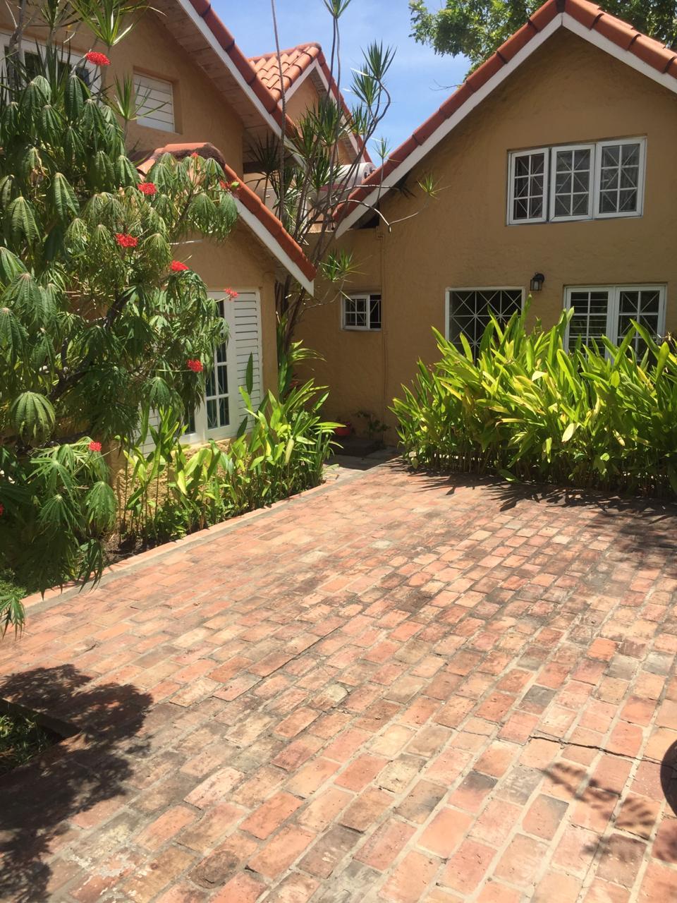 Apartment For Rent HILLCREST AVENUE, Kingston 6 130,000 Keez