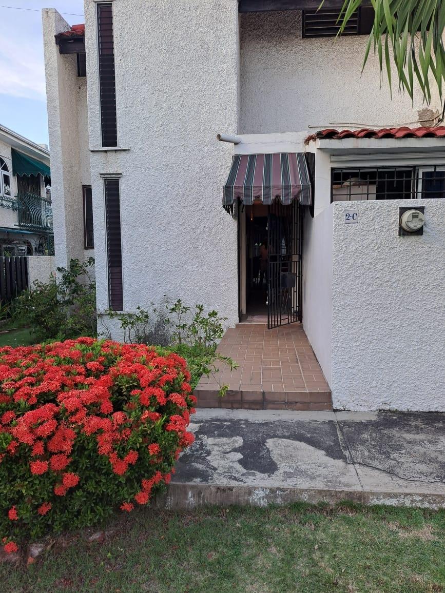 townhouse-for-sale-2c-merrick-avenue-kgn-10-2913-56-000-000-keez