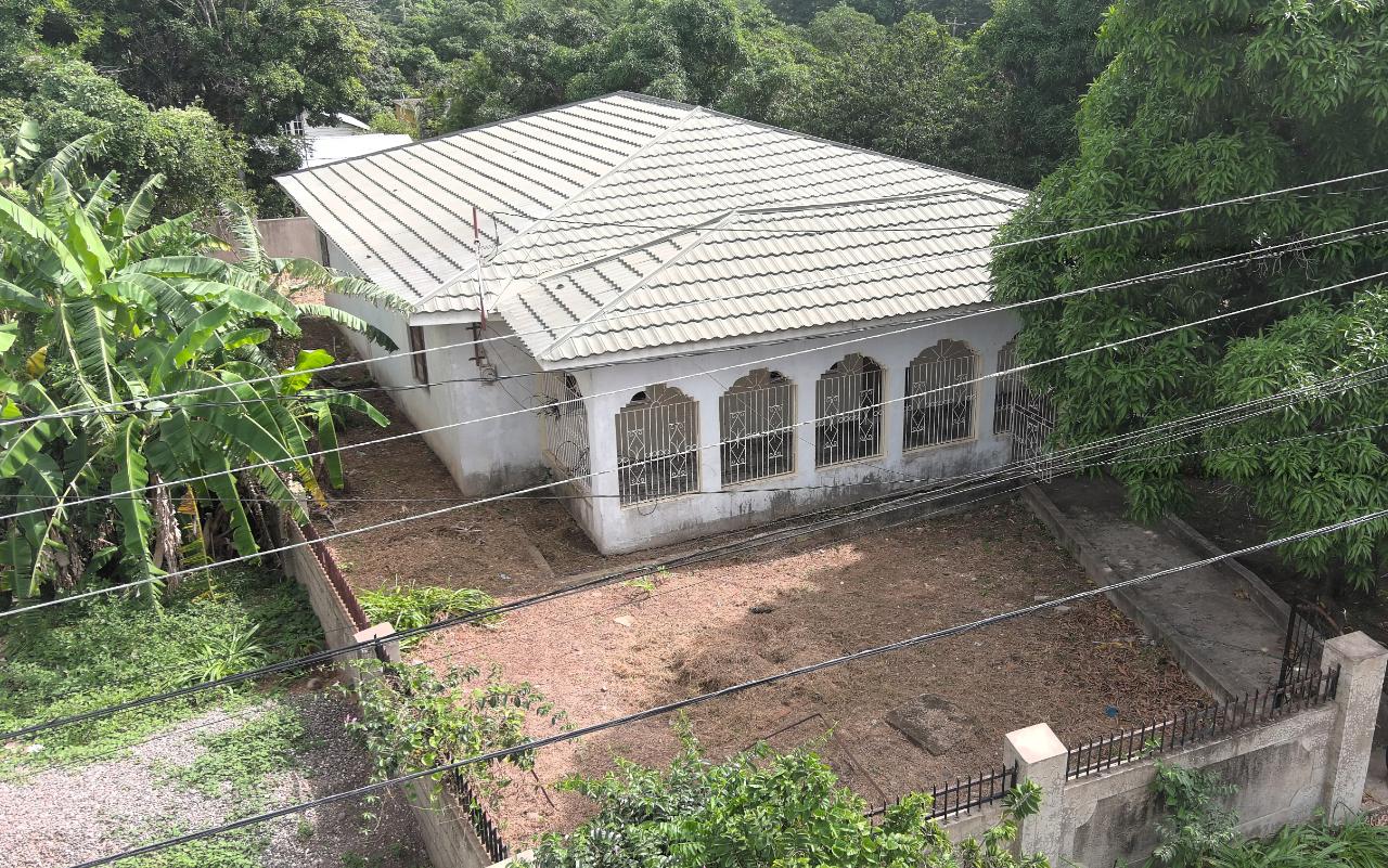 House For Sale GREEN PARK CLARENDON, 2427 15,000,000 Keez