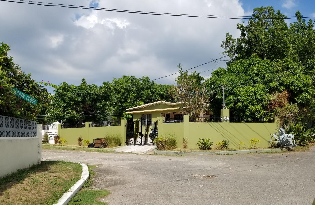 House For Rent PARKIN CLOSE, Kingston 8 130,000 Keez