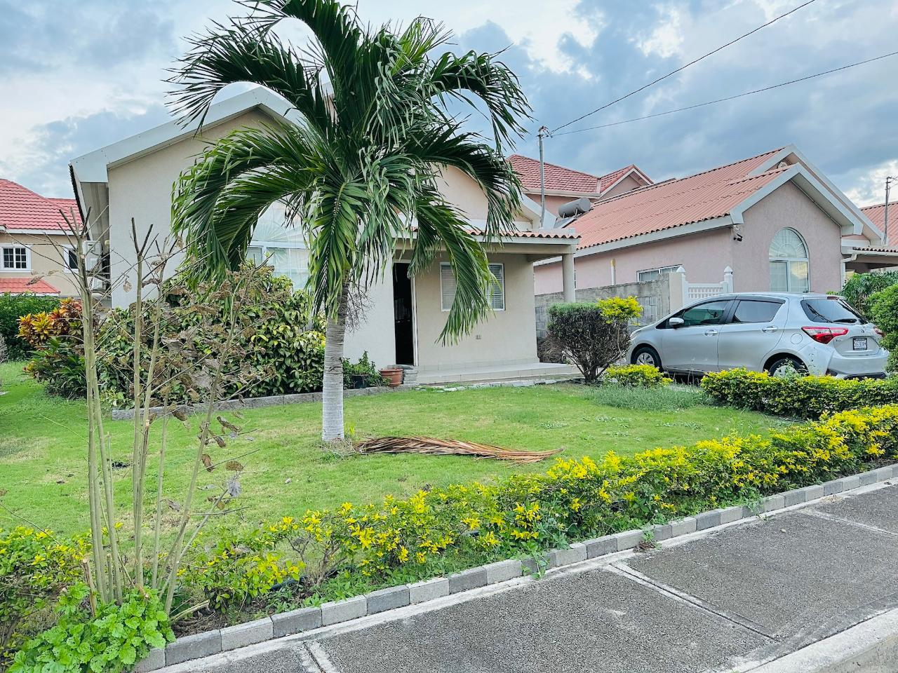 House For Rent CAYMANAS COUNTRY CLUB, 1778 150,000 Keez