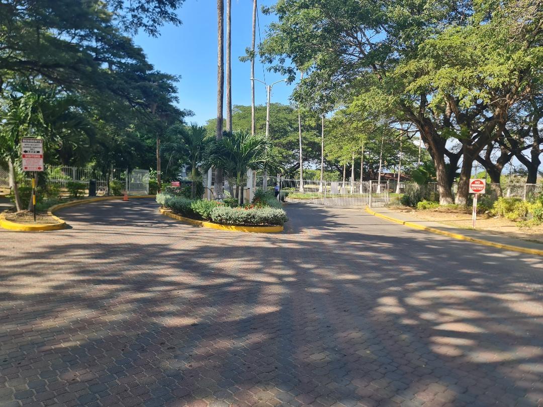 Townhouse For Sale GUILDFORD CLOSE, Portmore Country Club