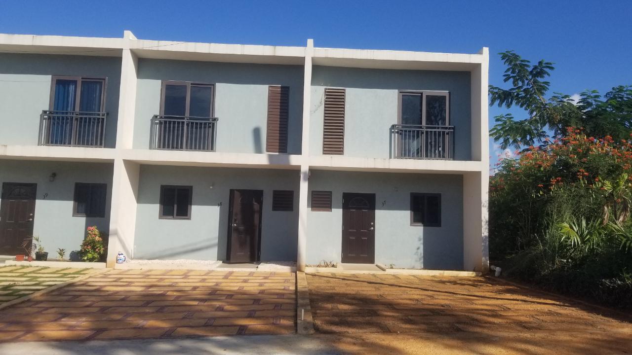Townhouse For Sale CAMELOT VILLAGE, Discovery Bay 255,000 Keez